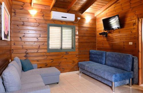 Menahemia Hotel | בינות תמרים