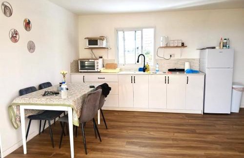 Giv'at Yo'av Apartment | בקתה 512- אירוח בדרום הגולן