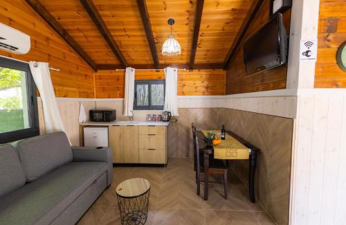 Beit Jann Apartment | בקתות עץ מעל העננים - אירוח דרוזי - בקתות כפריות עם נוף מהמם ובריכה משותפת