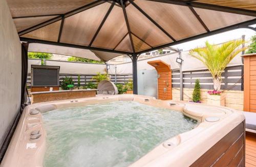 Tel Aviv Bed & Breakfast | גג החלומות - 4 סוויטות מהממות עם ג'קוזי ספא פרטי בתל אביב