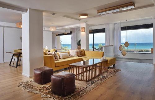 Nahariya Apartment | דירה על הים בנהריה LENNY TZIPORA by alta galilea