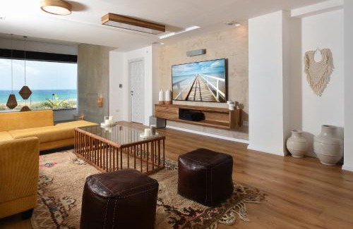 Nahariya Apartment | דירה על הים בנהריה LENNY TZIPORA by alta galilea