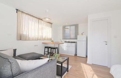 Hadera Apartment | הדירה בלבן פלאי