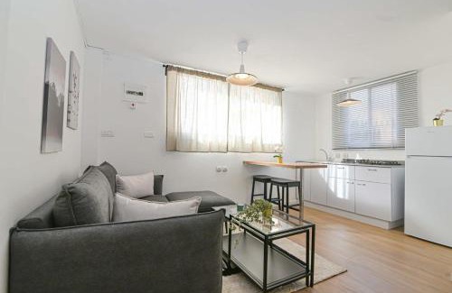 Hadera Apartment | הדירה בלבן פלאי