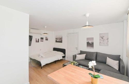 Hadera Apartment | הדירה בלבן פלאי