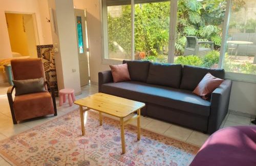 HaZore'a Apartment | המקום של אמי Emmys Place