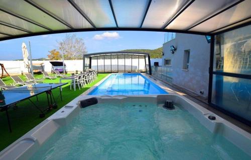 Peqiin Hadasha Villa | וילה אל סלבדור - וילה מדהימה עם בריכה פרטית וג'קוזי