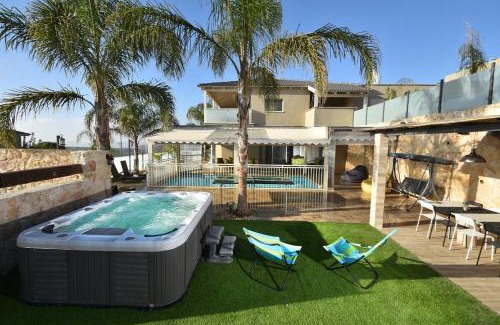 Ein Ya'akov Villa | וילה גליתא - בריכה , ג'קוזי ונוף