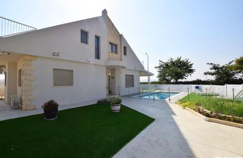 Gilboa Villa | וילת קסם הזוהר- ניר יפה