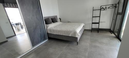 Nahariya Apartment | חלון לים - דירת נופש באכזיב