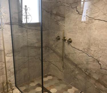 Givat Nili Bed & Breakfast | לאורה