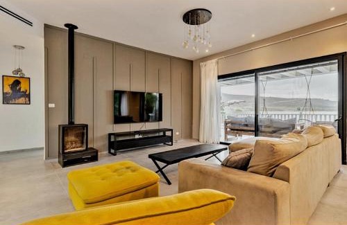 Nurit Villa | לב הגלבוע