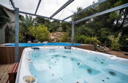 Kfar Vradim Villa | לה פטלונה - ווילה מהממת עם בריכה פרטית בכפר ורדים