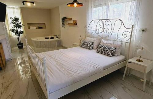 Poriyya Apartment | נווה שחר- צימר משפחתי מקסים עם ג'קוזי פרטי ובריכה ליד הכנרת