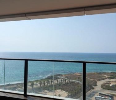 Netanya Apartment | סאבלט בקומה גבוהה עם נוף מטריף לים בעיר נתניה