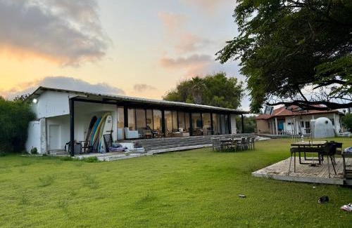 Hefer Valley House | על הים - וילה מושלמת על יד החוף בבית ינאי