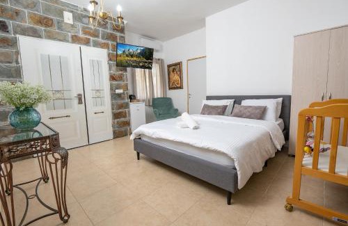 Ein Al-Asad Bed & Breakfast | צימר בין ההרים - צימרים כפריים קסומים עם בריכה, ג'קוזי ונוף מהמם