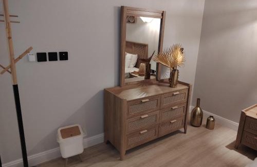 Al Mubarraz Ski Chalet | شاليه جريين اوايسس بمسبح وغرفة نوم واحده وصاله وجلسه خارجيه