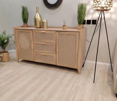 Al Mubarraz Ski Chalet | شاليه جريين اوايسس بمسبح وغرفة نوم واحده وصاله وجلسه خارجيه