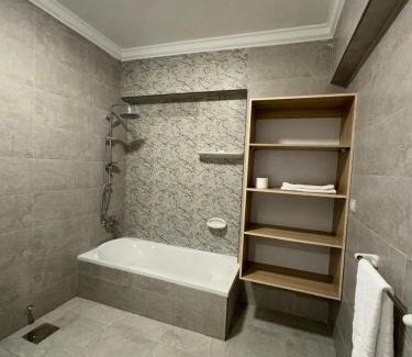 Al Duqqi Apartment | شركة مروج العقارية