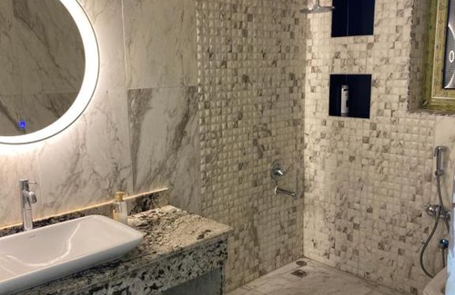 Al Duqqi Apartment | شقة الخليج