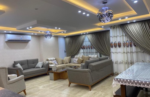 Al Duqqi Apartment | شقة الخليج