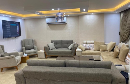 Al Duqqi Apartment | شقة الخليج