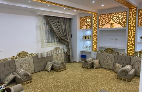 Al Duqqi Apartment | شقة الخليج