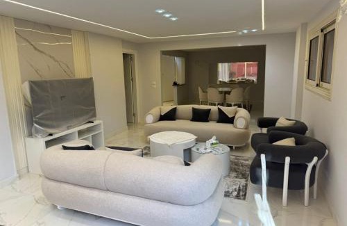 Al Duqqi Apartment | شقة فاخرة مفروشة تطل على النيل بالجيزة