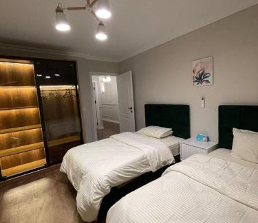 Al Duqqi Apartment | شقة فندقيه للإيجار اليومي او الشهري