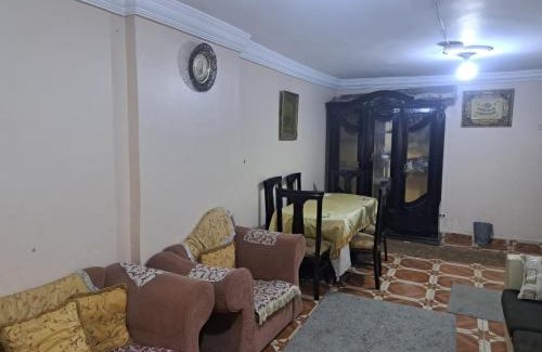 Tukh Apartment | شقة مفروشة 5 سراير في كامب شيزار