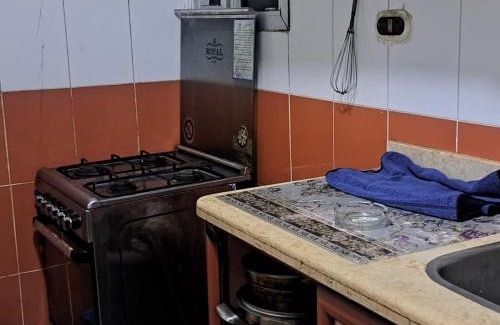 Tukh Apartment | شقة مفروشة 5 سراير في كامب شيزار