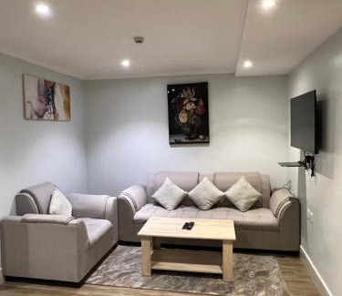 Al Ulaya Apartment | شقق لين