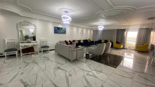 Old Cairo Apartment | شقه صف اول علي النيل بسعر مميز