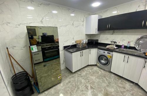 Al Duqqi Apartment | شقه فندقيه حديثه فرش جديد بالمهندسين للإيجار