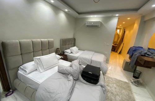 Al Duqqi Apartment | شقه فندقيه حديثه فرش جديد بالمهندسين للإيجار