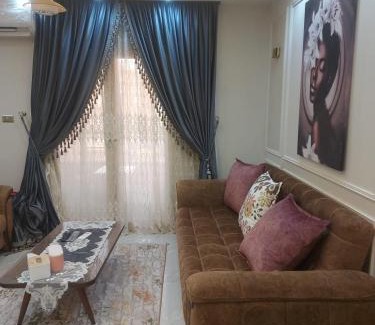 Ash-Sharabiyah Apartment | شقه في جاردينيا الماظه تحتوى على ٣غرف مكيفه وريسبشن وحمام ومطبخ وريسبشن وبلكونه بجوار سنتر الماظه وسنتر سيتي ستارز الدور الثالث ولها موقع متميز وبلكونه تطل علي مول الكمبوند