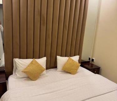 Jizan Apartment | غرفة وصالة مجمع الزارب