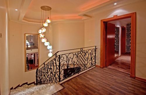 King Abdul Aziz Road Villa | فلل رويال ان