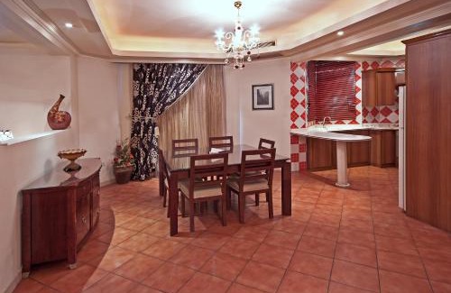 King Abdul Aziz Road Villa | فلل رويال ان