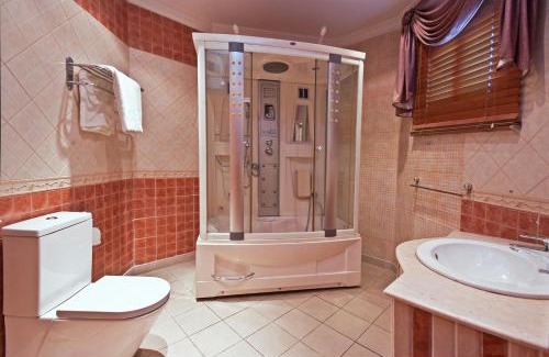 King Abdul Aziz Road Villa | فلل رويال ان