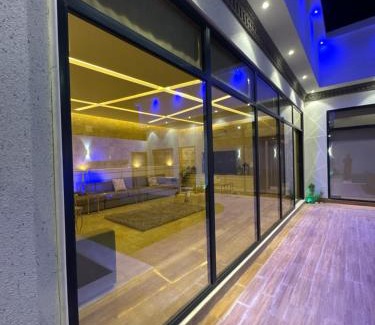 Unaizah Ski Chalet | لاڤانا