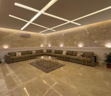 Unaizah Ski Chalet | لاڤانا