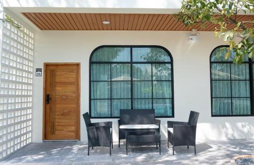 Pak Khat Hotel | กว้างคูณยาวคาเฟ่โรงแรม & พูลวิลล่า