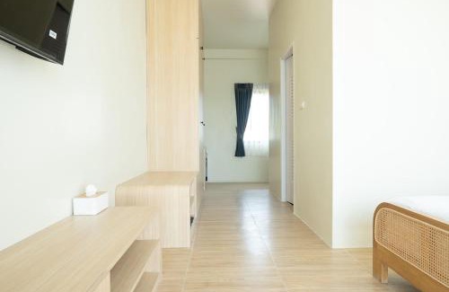 Pak Khat Hotel | กว้างคูณยาวคาเฟ่โรงแรม & พูลวิลล่า