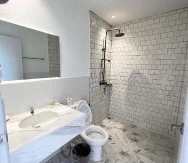 Sangkhla Buri Hotel | บ้านสวนสมบูรณ์