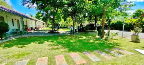 Suan Phueng Hotel | บ้านไม้หอมบูติค สวนผึ้ง