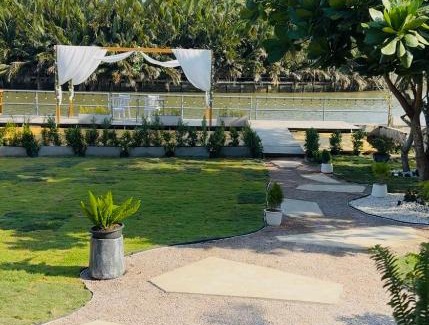 Samut Songkhram Villa | ริมน้ำบ้านแม่ อัมพวา เหมาหลัง 5 นอน พักได้ 10 คน