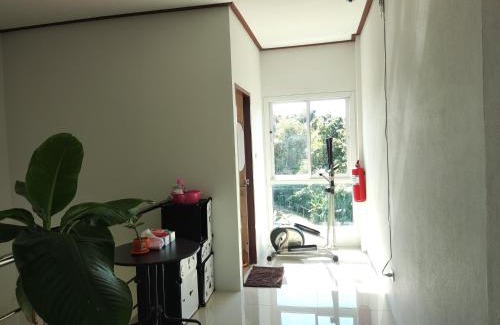 Chong Kham House | เกสต์เฮาส์ชูบีมา Guesthouse Chubeema Coffee & Tea