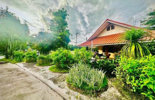 Khueang Nai Hotel | แฮปปี้รีสอร์ทเขื่องใน